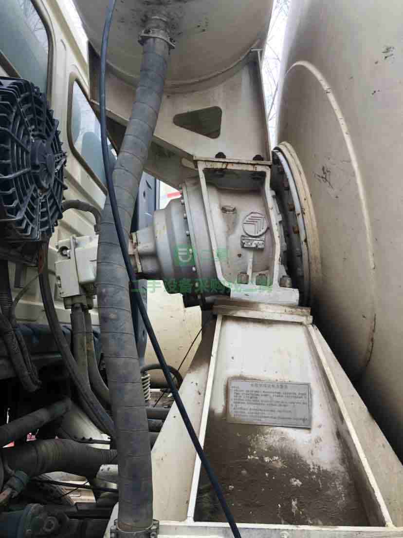 出售13年精品陜汽德隆攪拌車，國(guó)三排放，中通上裝大14拉16方