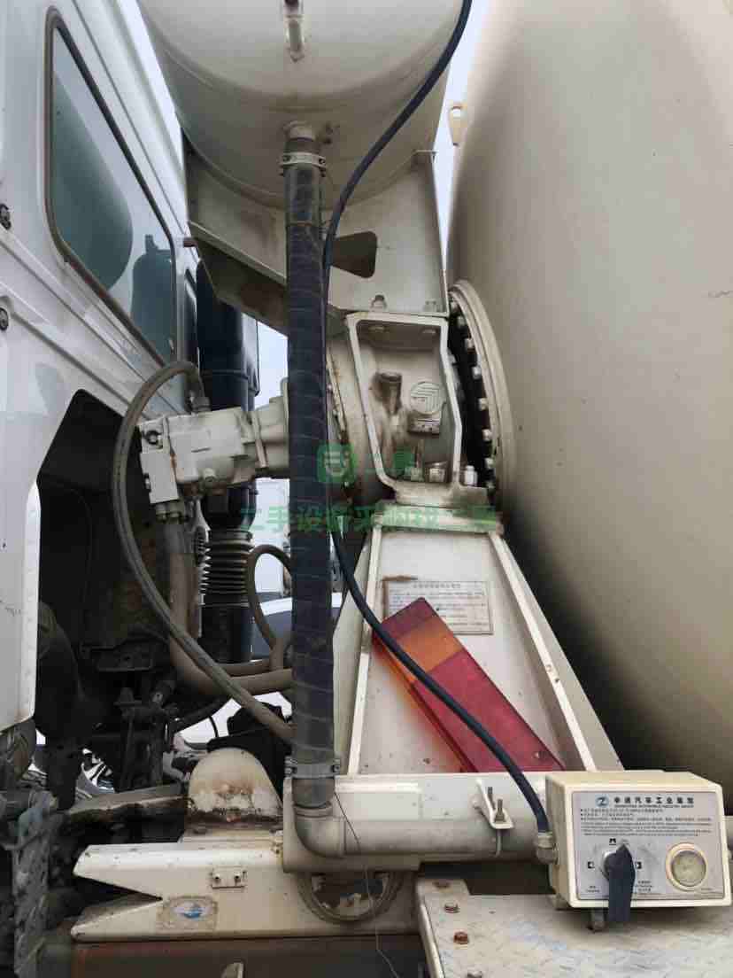 出售極品車況14年豪沃攪拌車，國三排放，大14拉16方
