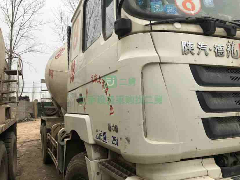 出售13年精品陜汽德隆攪拌車，國(guó)三排放，中通上裝大14拉16方