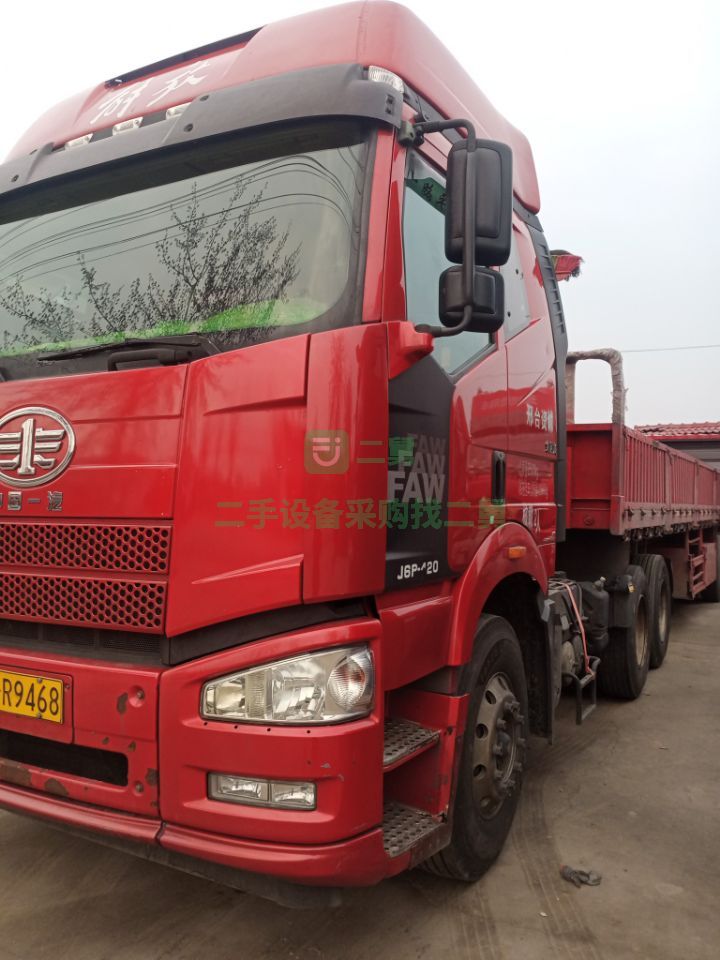 出售二手九成新的一汽解放420馬力國五雙驅牽引車，全保險