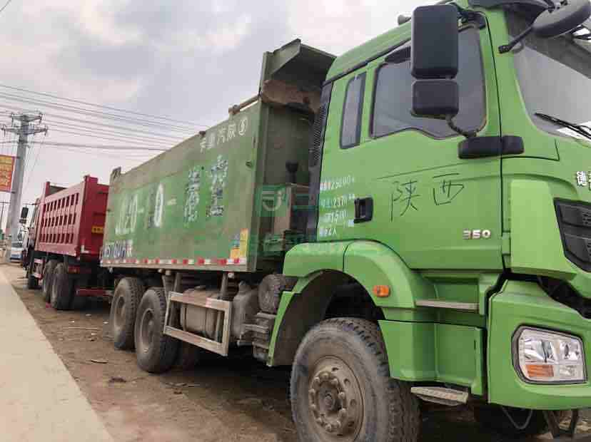 出售德龍新M3000國五18年自卸車，5米8后八輪350馬力，車況原版