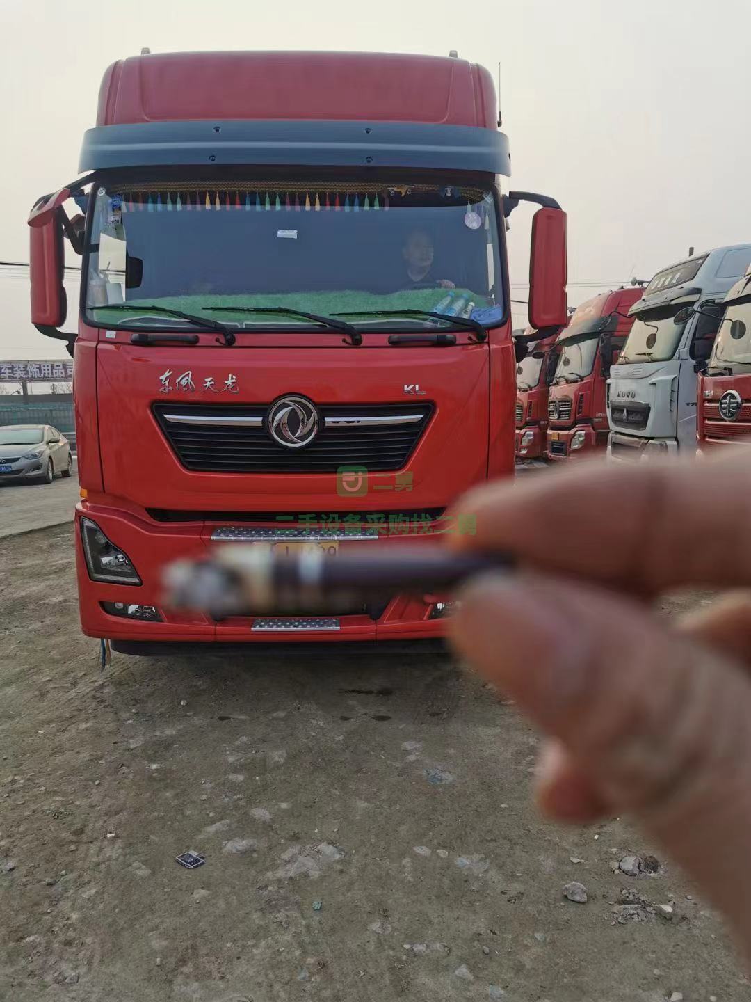 出售一臺一年倆月天龍KL450帶十三米高低板牽引車