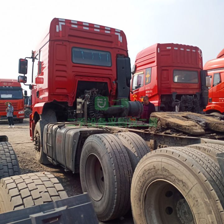 出售德龍新M3000國五輕體，400馬力牽引車