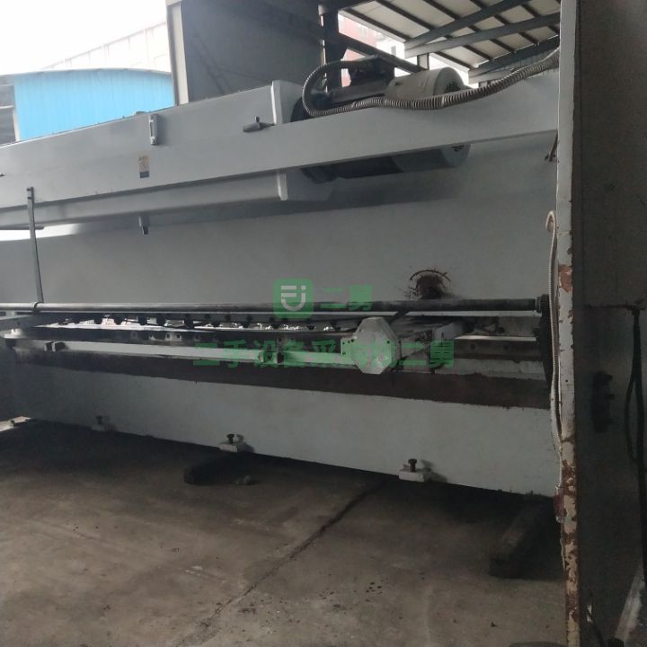 出售八成新的江蘇亞威8*5000剪板機