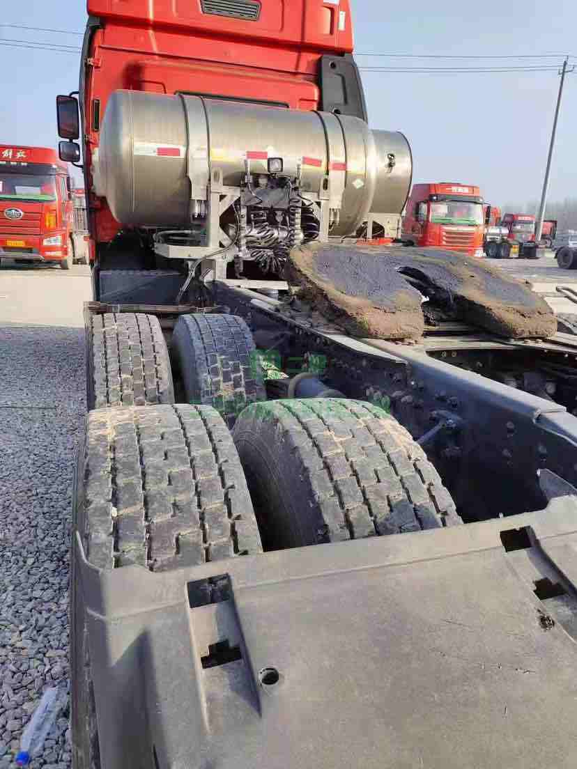 出售解放J6p燒氣牽引車，19年4月國五430馬力