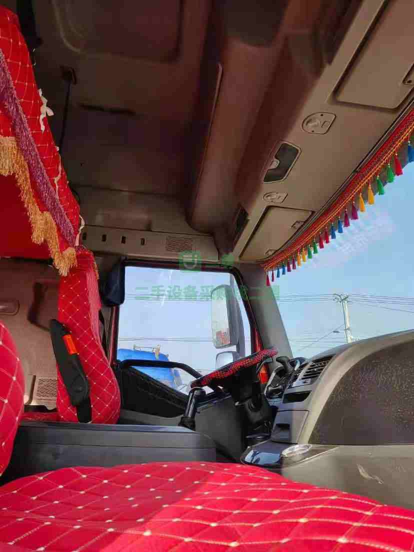 出售解放J6p燒氣牽引車，19年4月國五430馬力