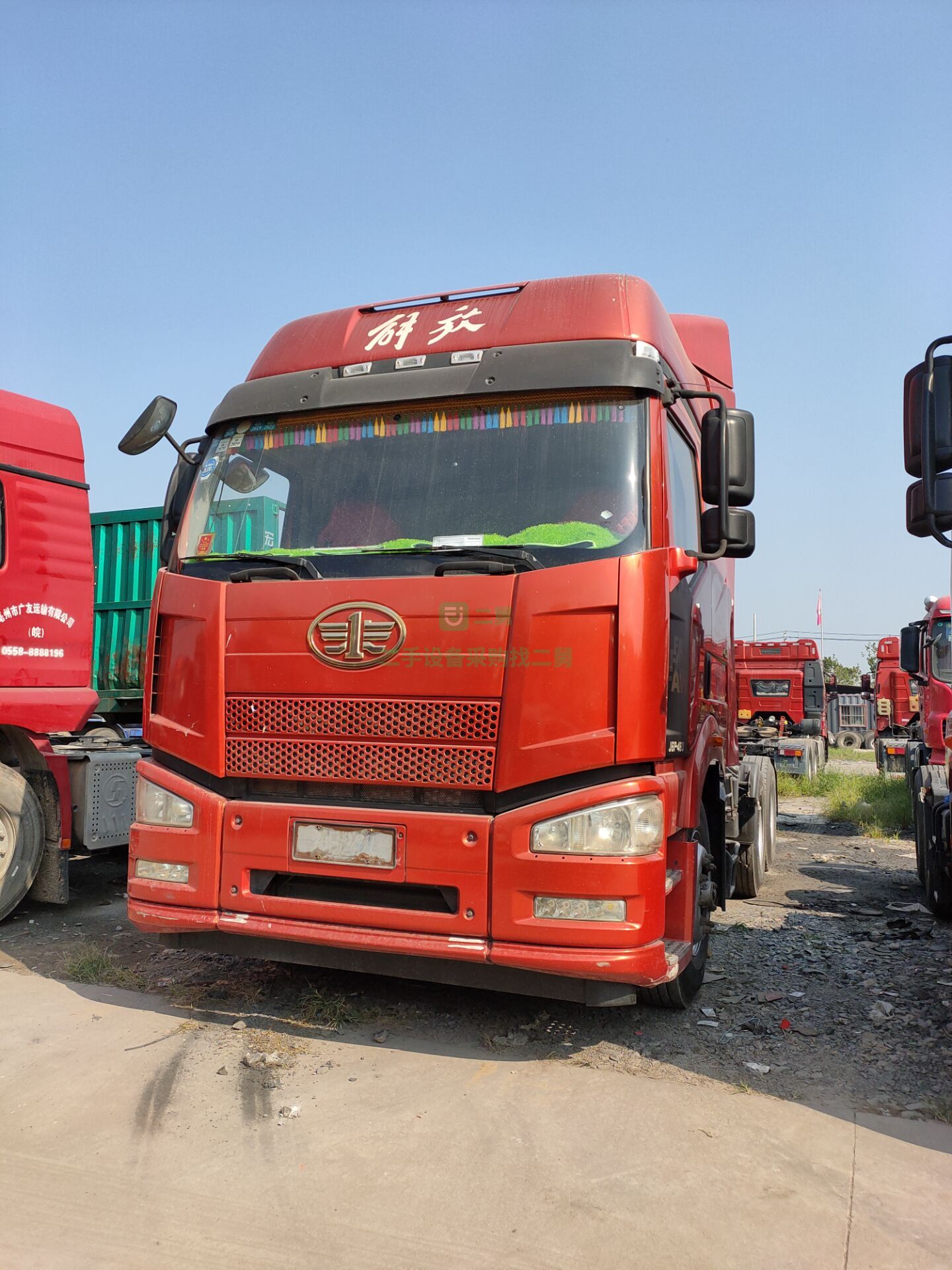 出售二手解放j6雙驅牽引車，定做掛車手續齊全包過戶