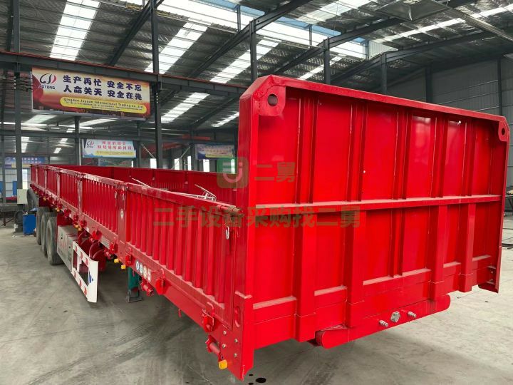 山東出售二手九成新的13米標車側(cè)翻半掛車手續(xù)齊全