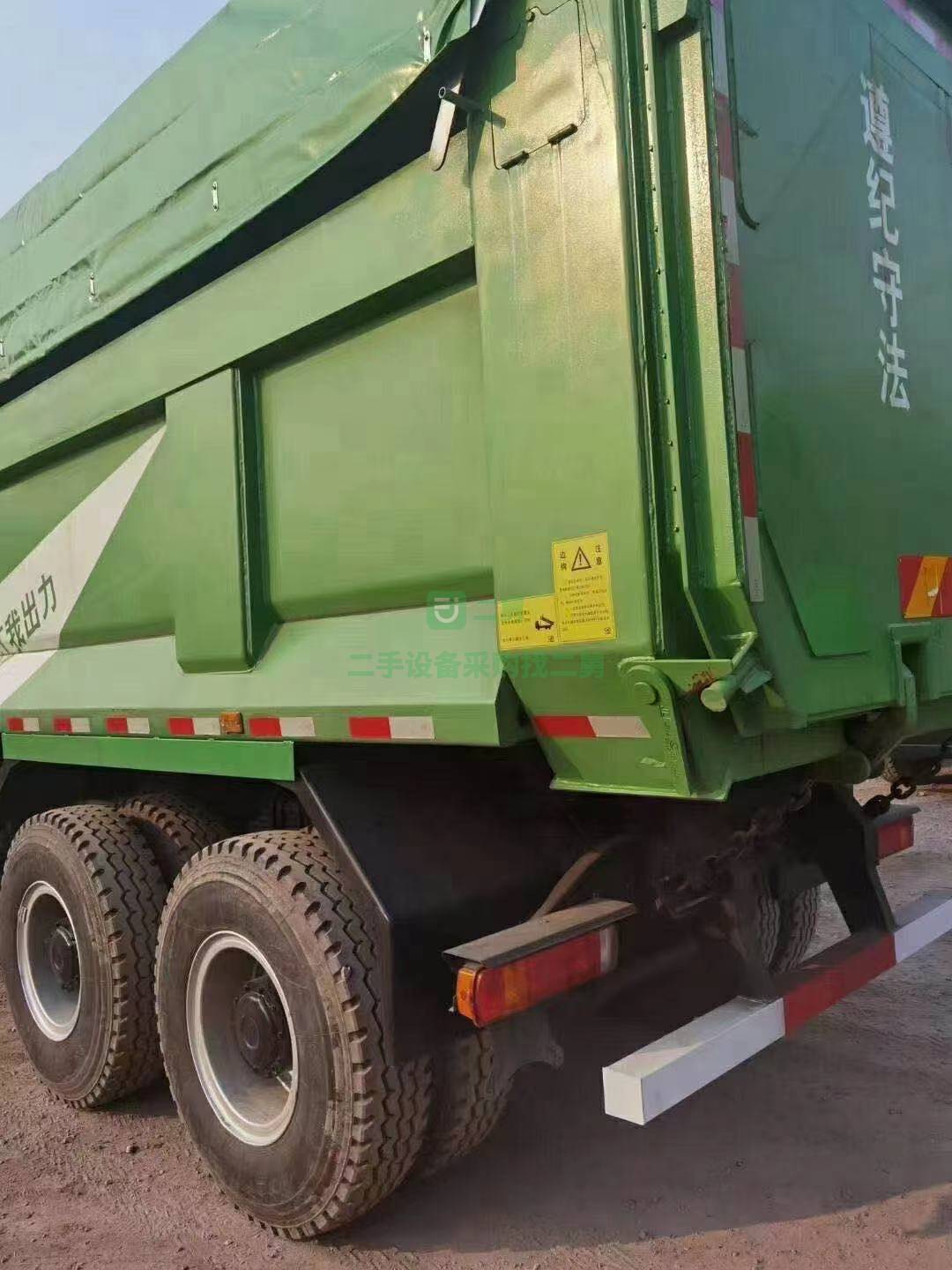 出售一臺限量版純新車400馬力自卸車，貨箱5.8米