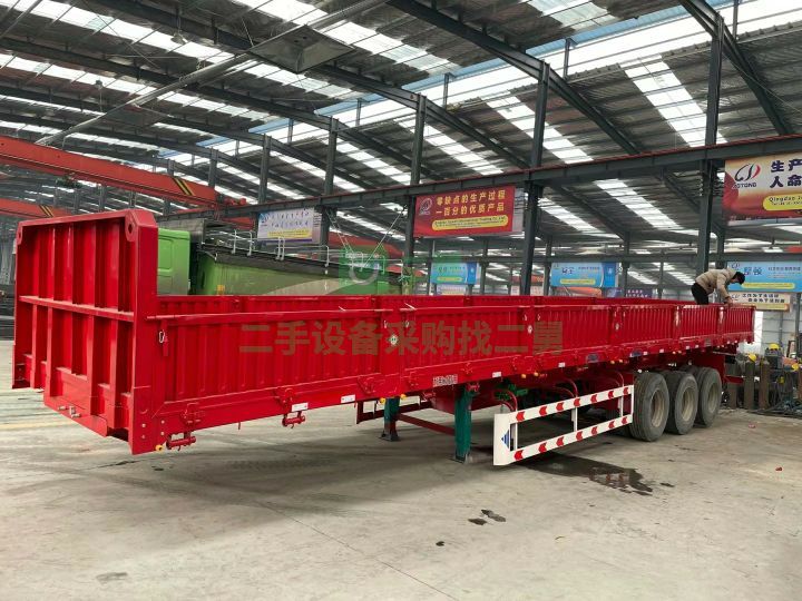 山東出售二手九成新的13米標車側(cè)翻半掛車手續(xù)齊全