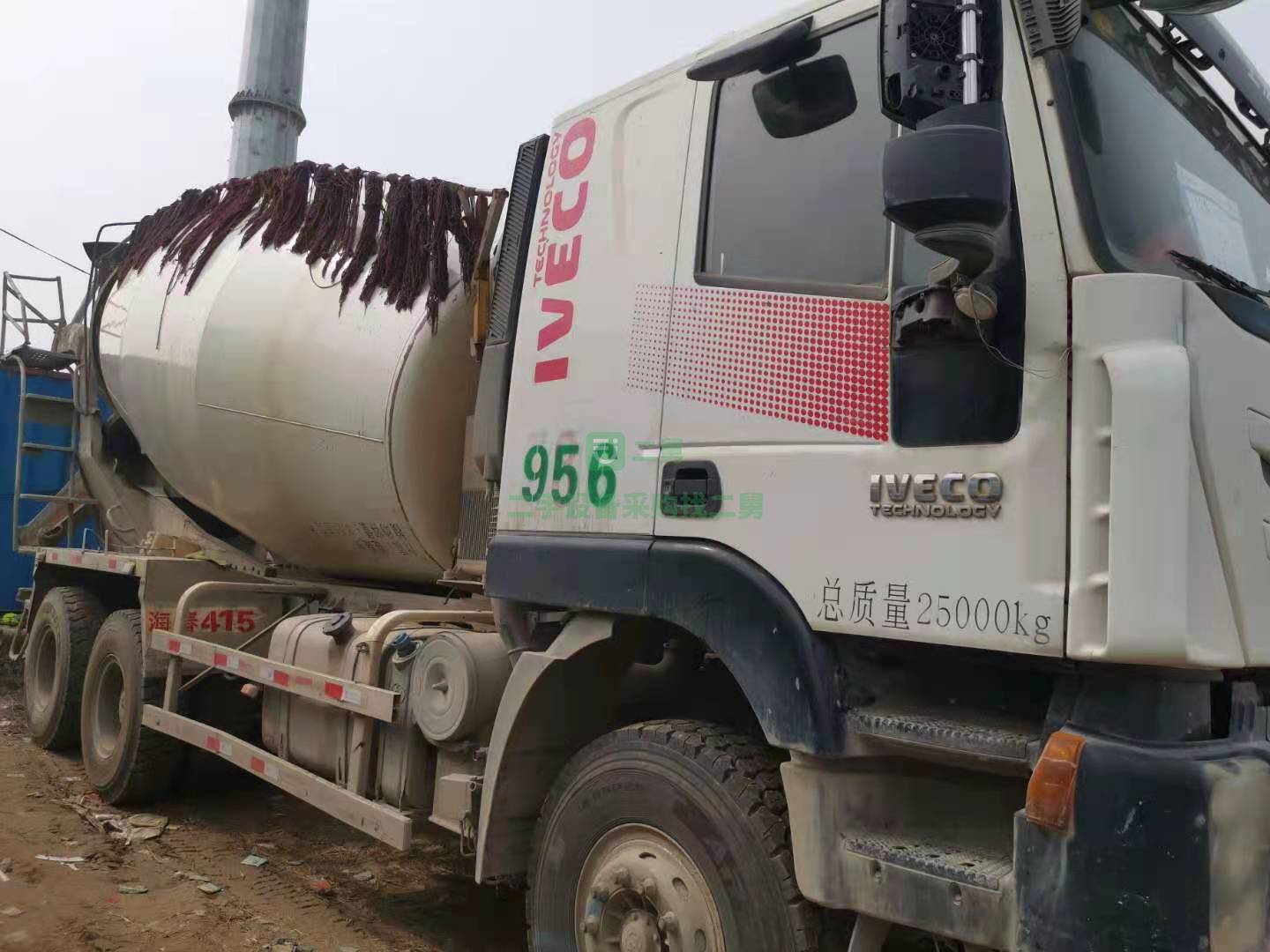 出售一臺18年紅巖杰獅攪拌車，科索發動機350馬力