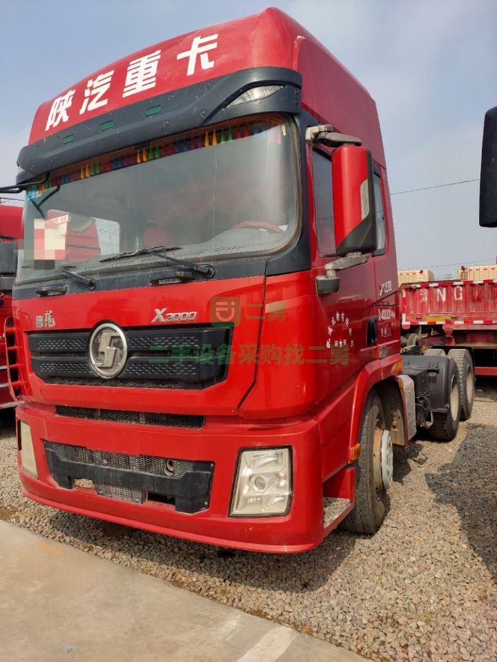 出售二手九成新的東風天龍牽引掛車