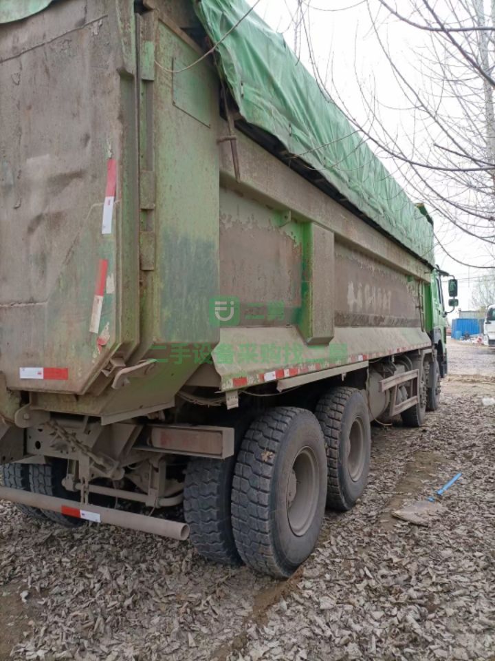 出售19年豪沃前四后八自卸車，大箱7.6米