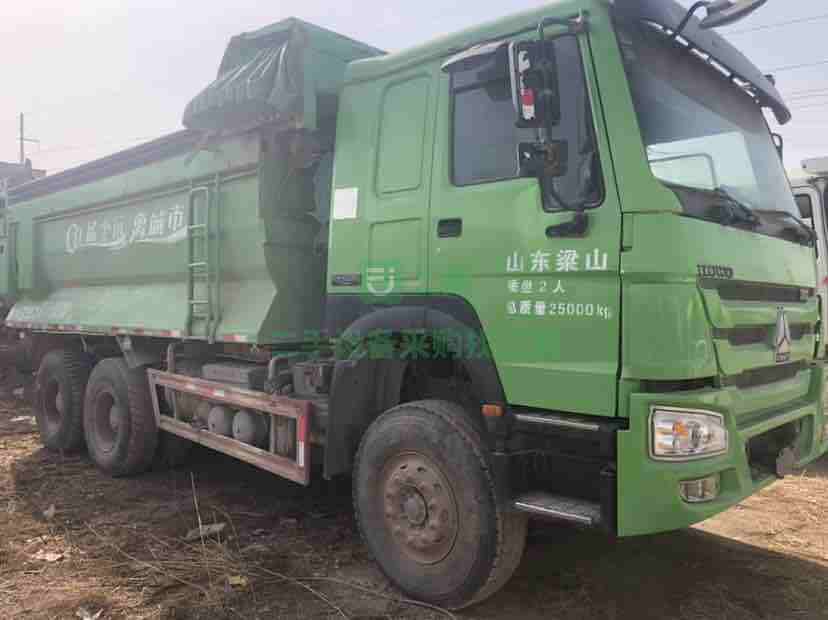 出售17年豪沃自卸車，5.6??1.5大箱，車況極品，包提檔過戶，