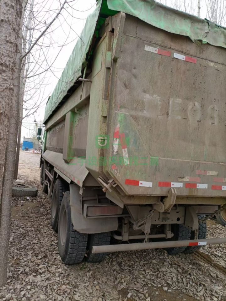 出售19年豪沃前四后八自卸車，大箱7.6米