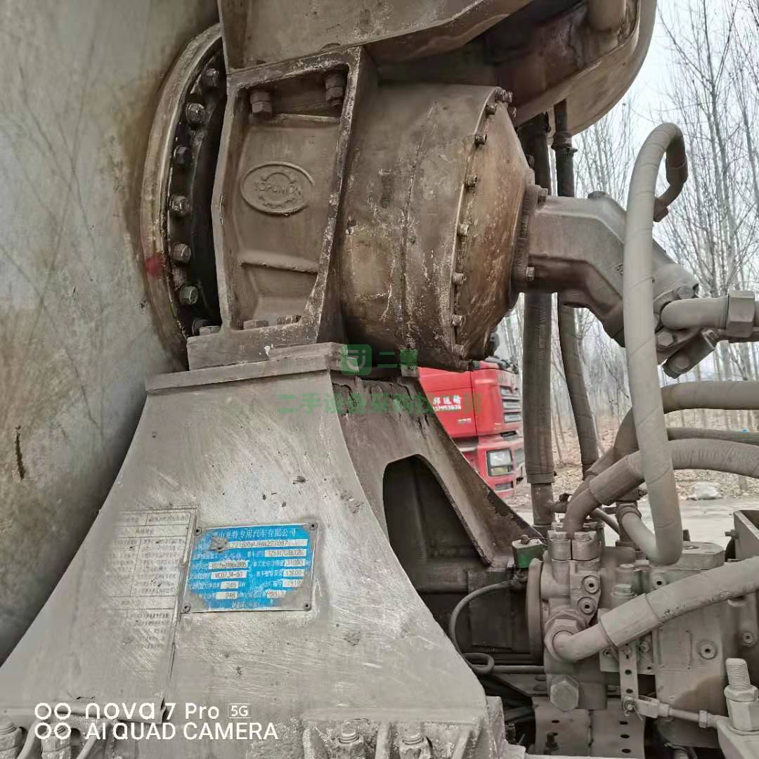 急售一臺臺17年國五輕量化豪沃攪拌車，340馬力
