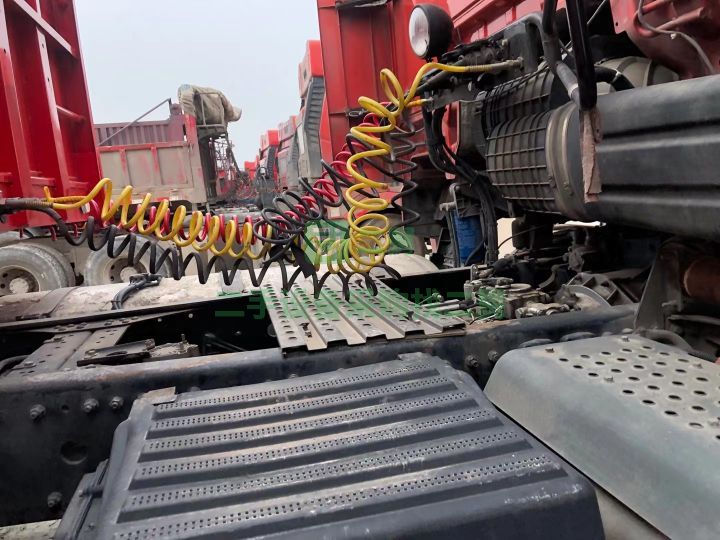 江西出售二手九成新的解放JH6半掛車500馬力