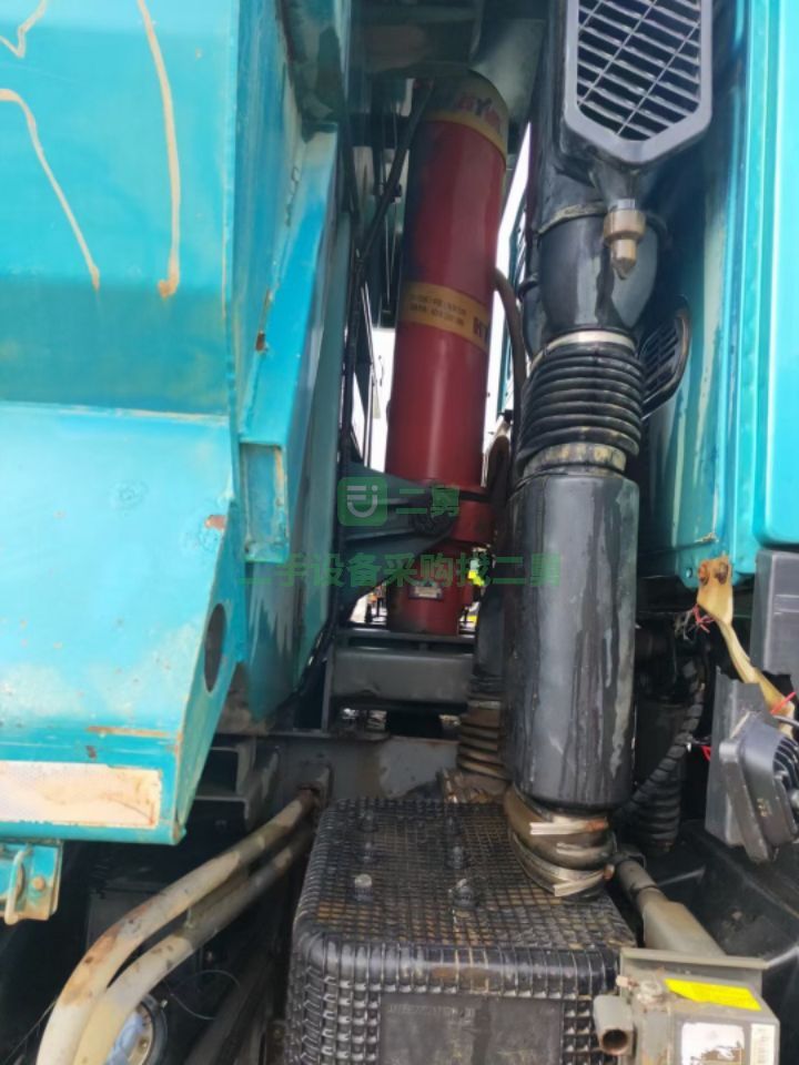出售二手18年的豪沃380馬力土方車