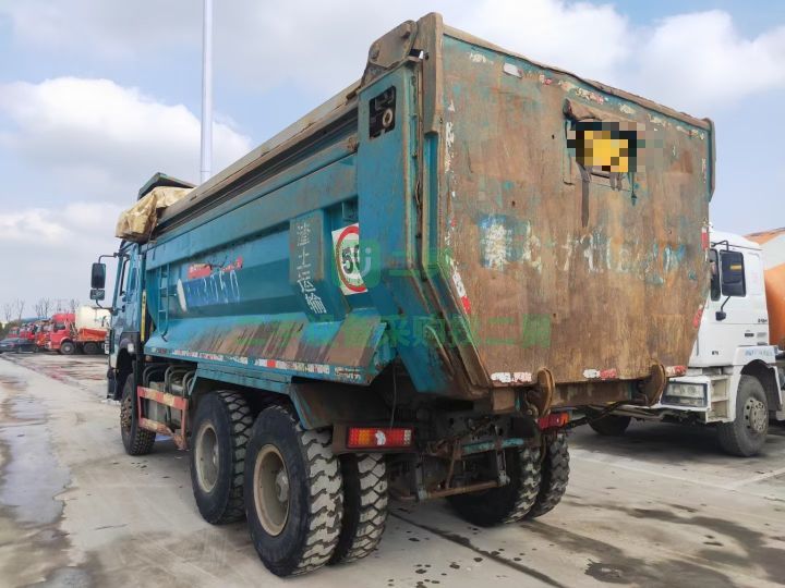 出售二手18年的豪沃380馬力土方車