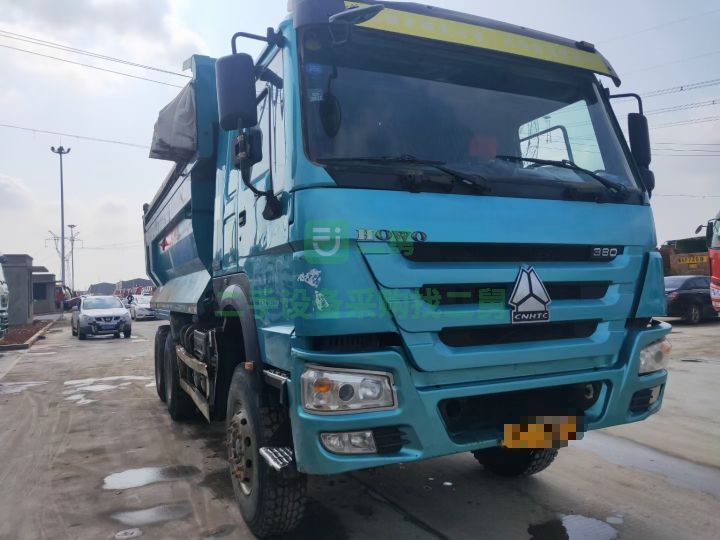 出售二手18年的豪沃380馬力土方車