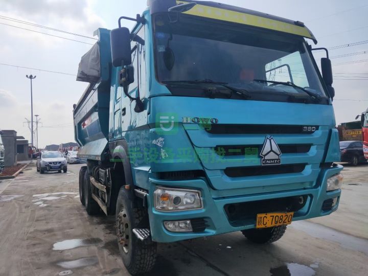 出售二手18年的豪沃380馬力土方車