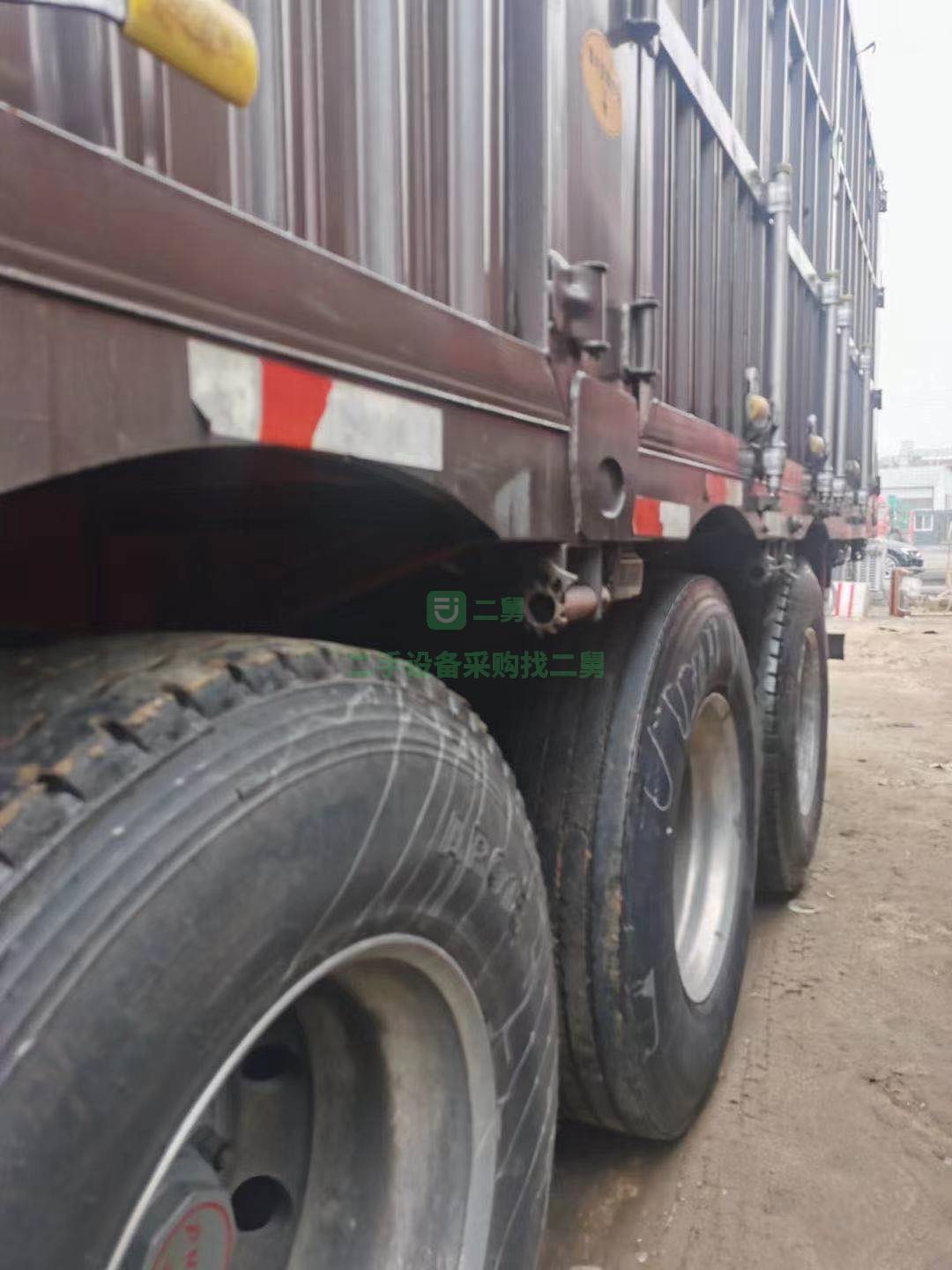 出售一臺新款解放JH6牽引車 400濰柴動力一年九個月掛車