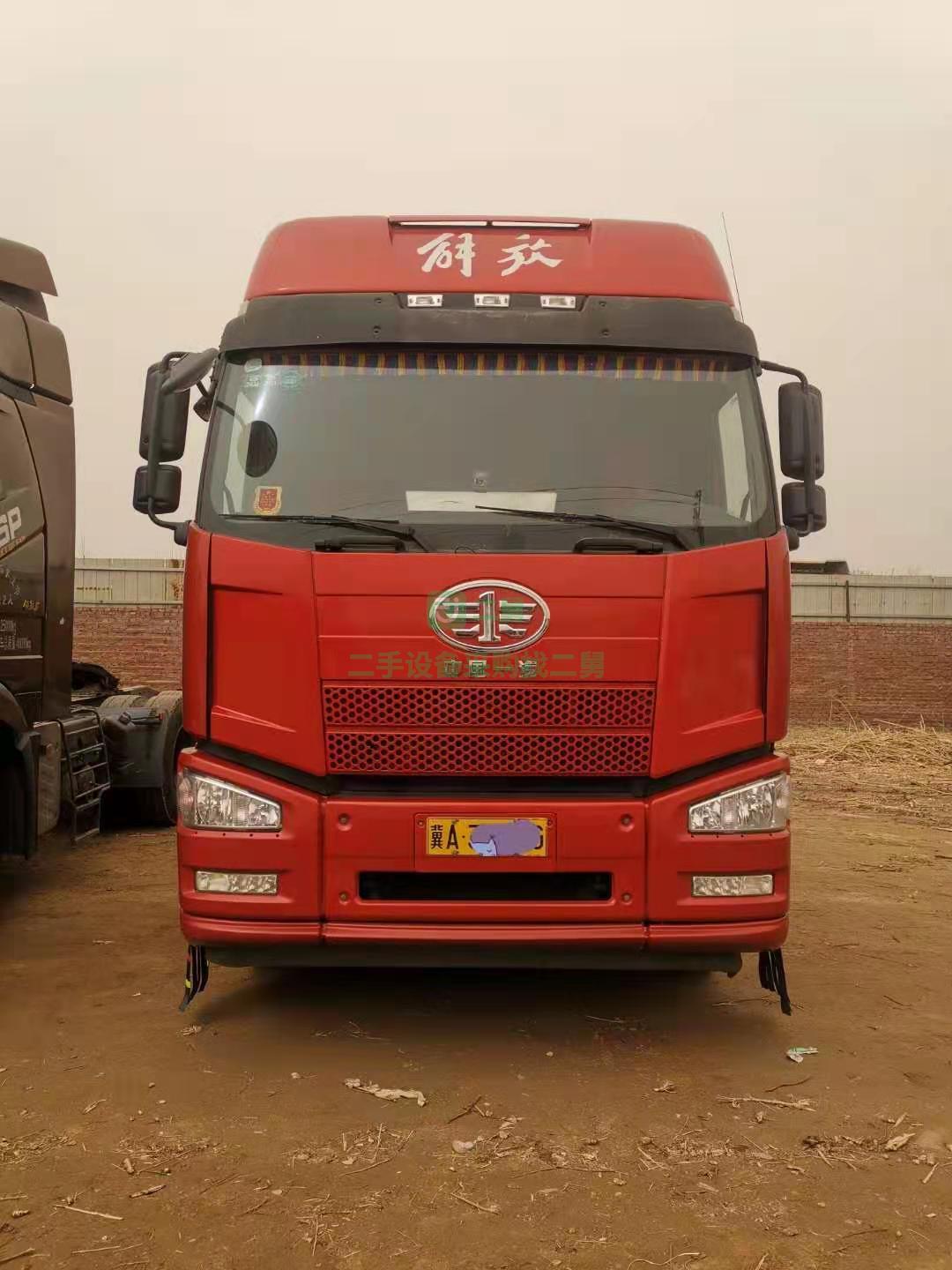 急售一臺17年7月解放精品勾六420馬力牽引車，國五雙驅寒區版
