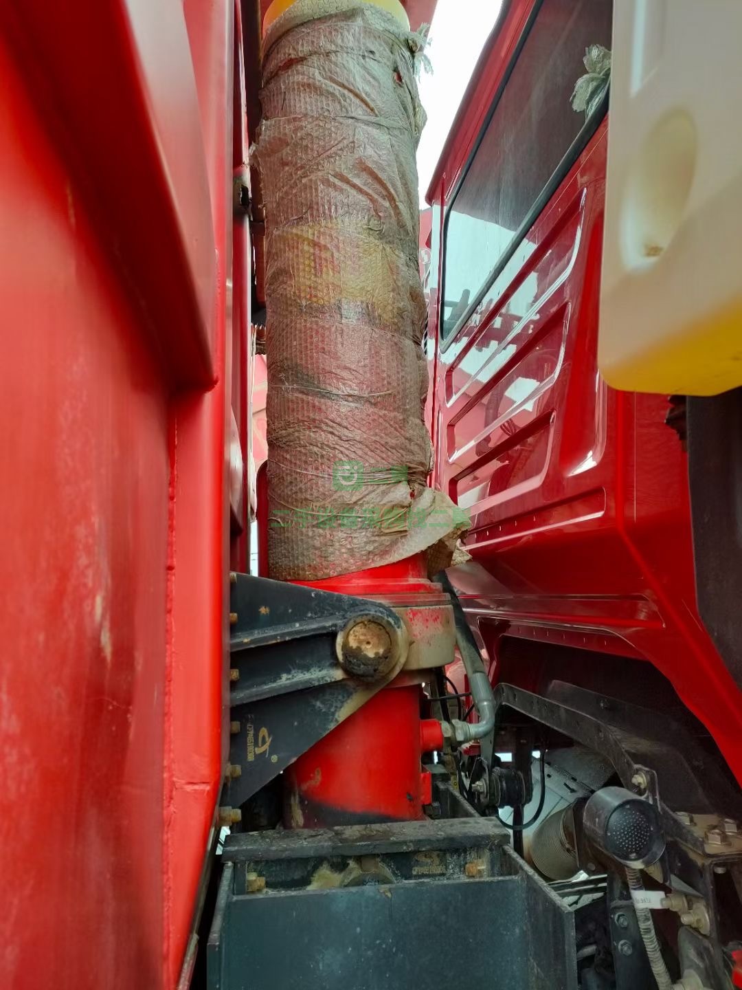 出售一臺純2020年紅巖金剛自卸車，幾個月的新車