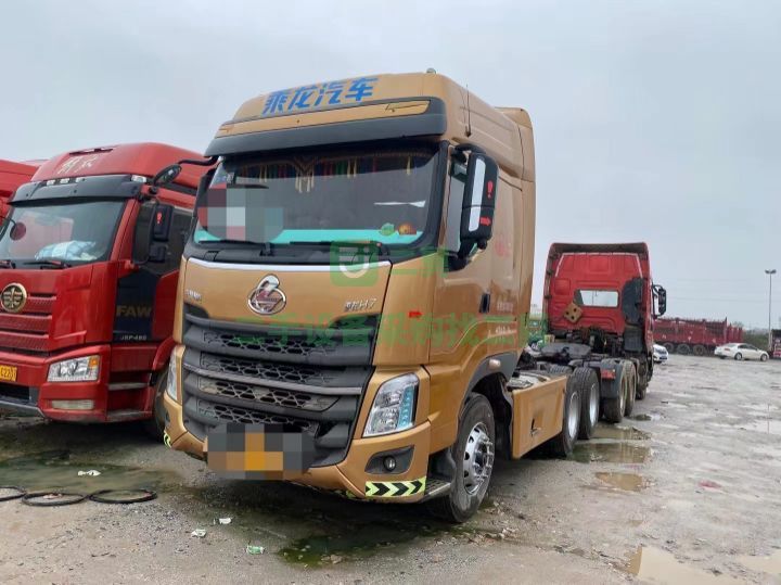 出售二手八成新的東風柳汽乘龍H7牽引車