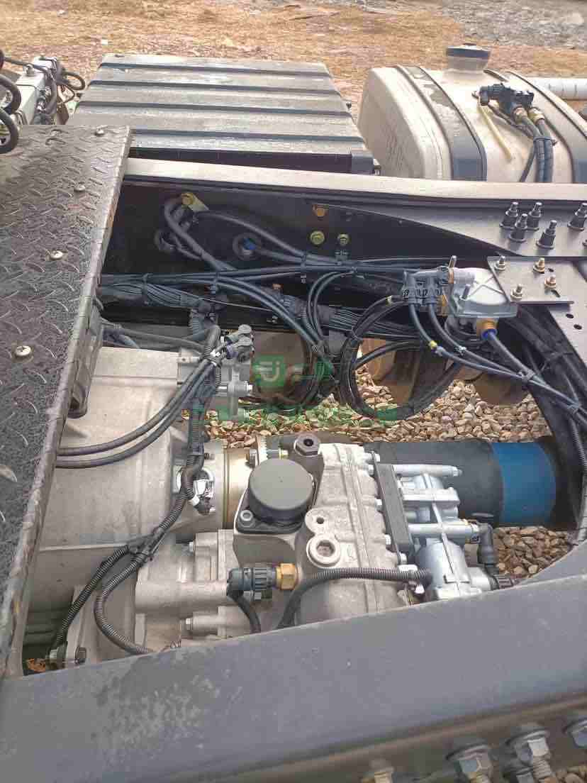 出售二手20年的天龍旗艦牽引車，560馬力全車鋁合金圈