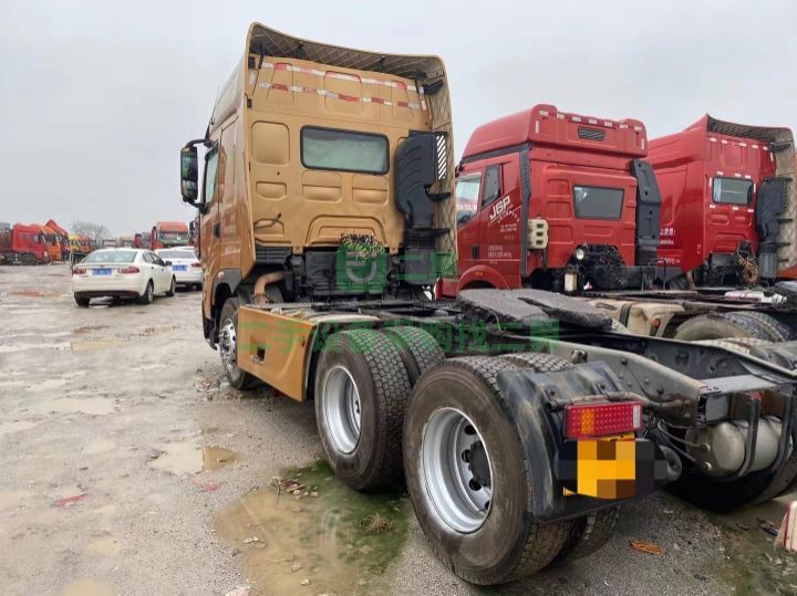 出售二手八成新的東風柳汽乘龍H7牽引車