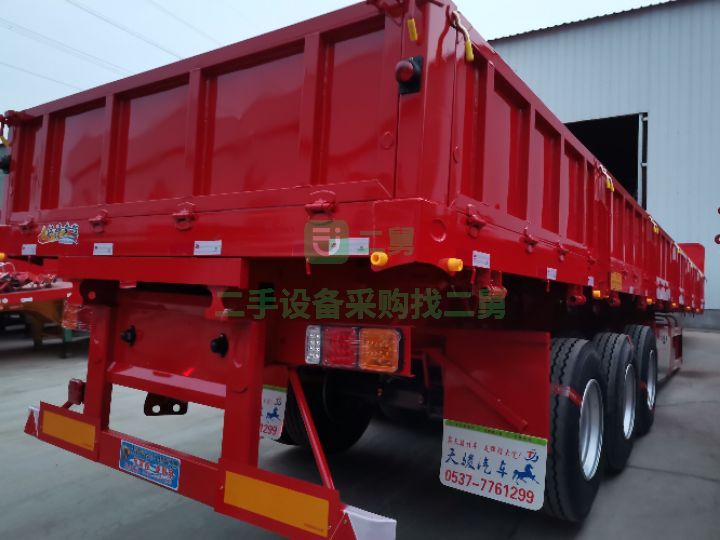 山東出售二手九成新的13米標箱側翻掛車
