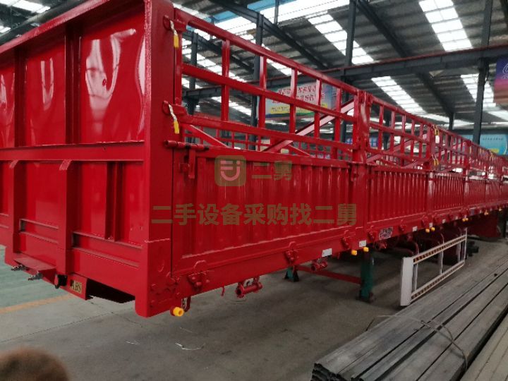山東出售二手九成新的13米標箱側翻掛車