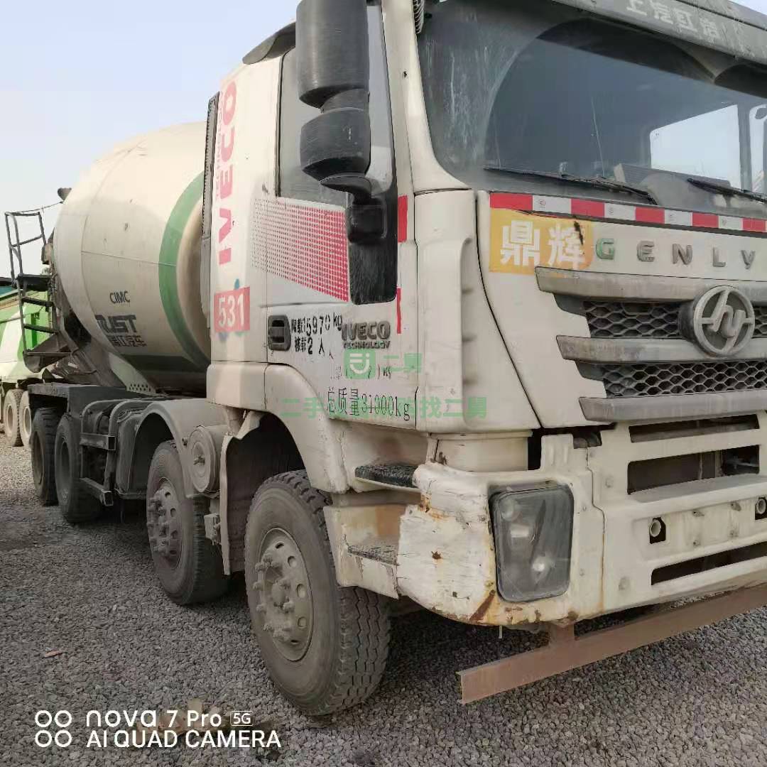 出售一臺18年杰獅輕量化大12方攪拌車，瑞江上裝
