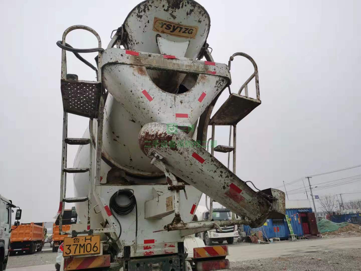 出售豪沃底盤亞特上裝12方攪拌車