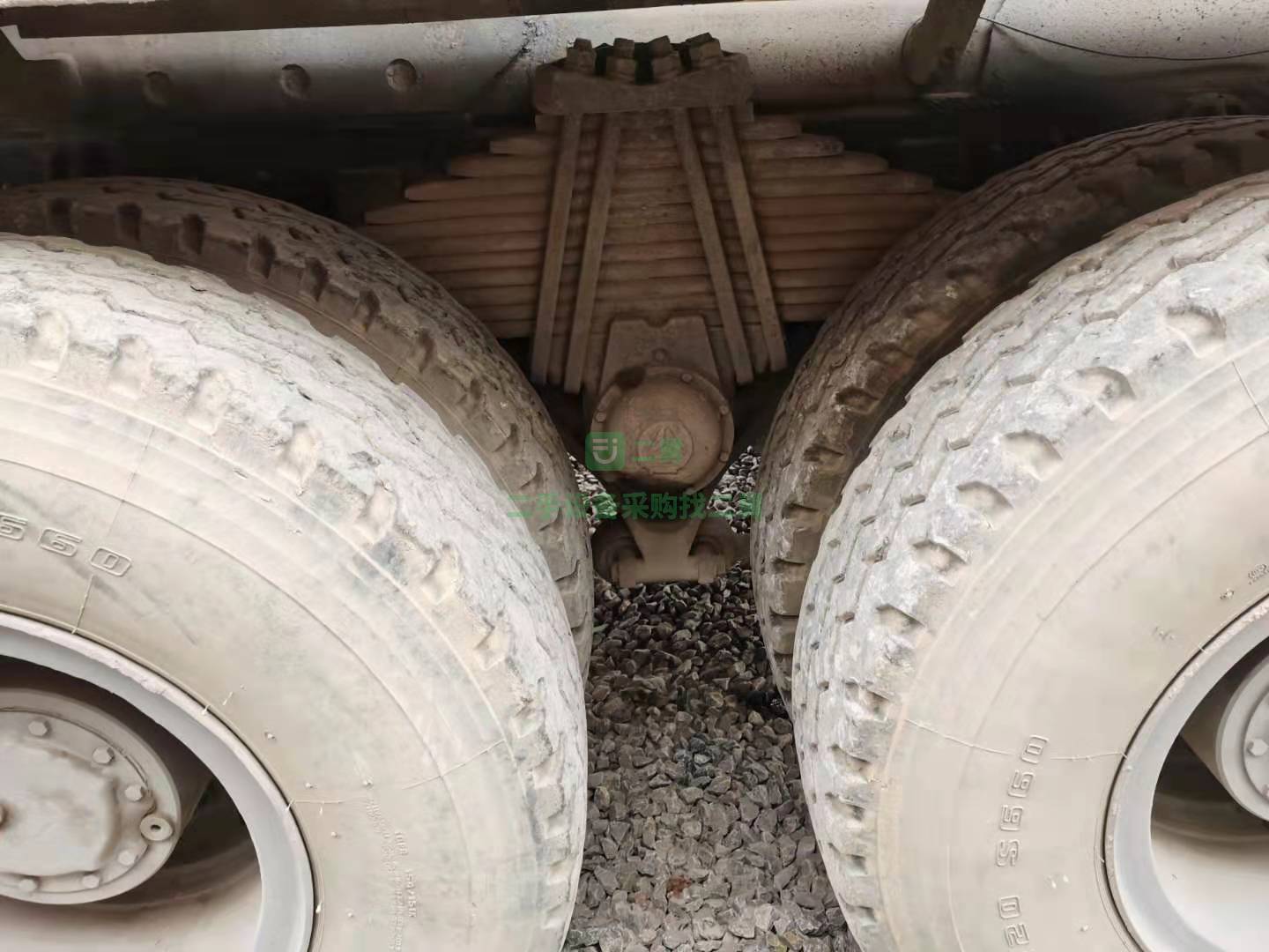 出售豪沃底盤中聯上裝12方攪拌車