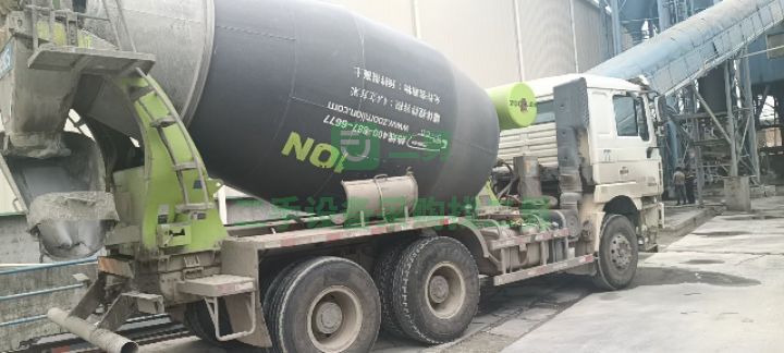 出售二手的17年德龍十方罐子攪拌車