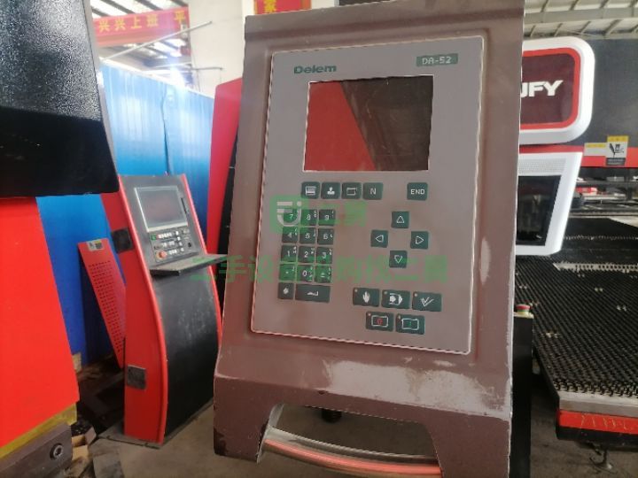 江蘇出售二手的揚力mb8折彎機100噸3.2米
