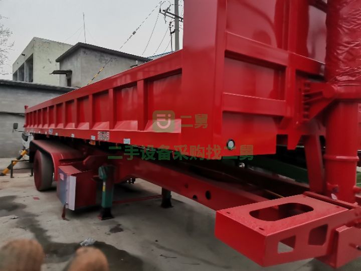 山東出售二手九成新的13米標箱側翻掛車