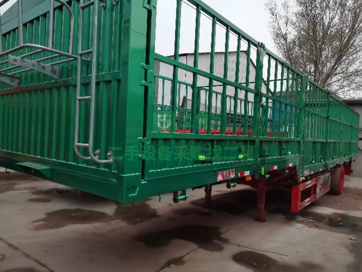山東出售二手九成新的13米標箱側翻掛車