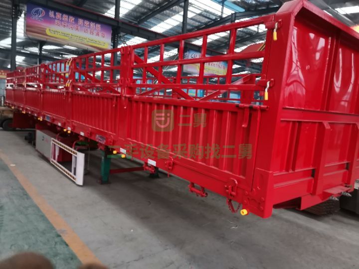 山東出售二手九成新的13米標箱側翻掛車