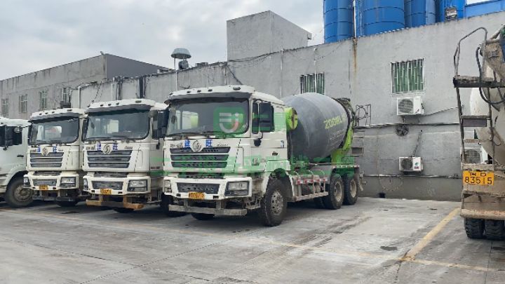 出售二手的17年德龍十方罐子攪拌車