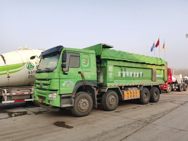 出售二手九成新的豪沃19年國五自卸車