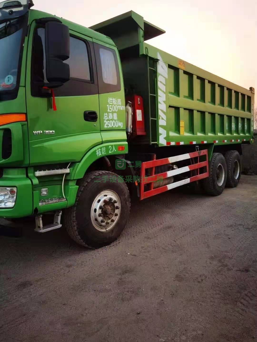 出售一臺純汽貿扣押車準新車自卸車，18年底上牌，天然氣LNG