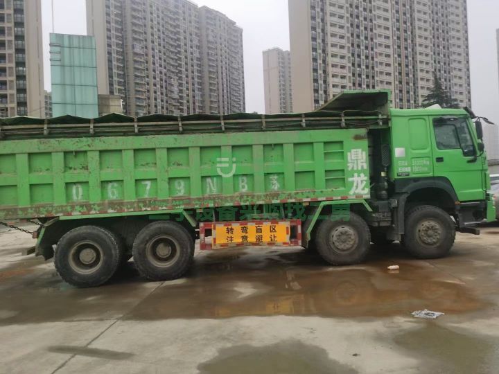 出售二手九成新的豪沃19年國五自卸車