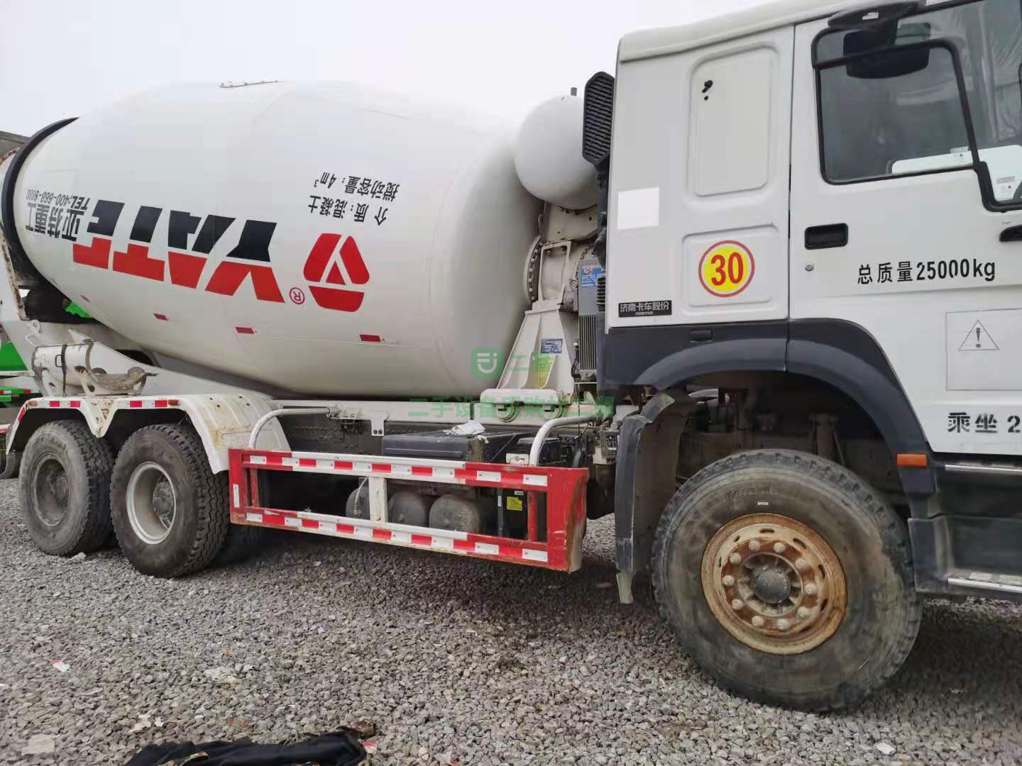 出售豪沃底盤亞特上裝12方攪拌車