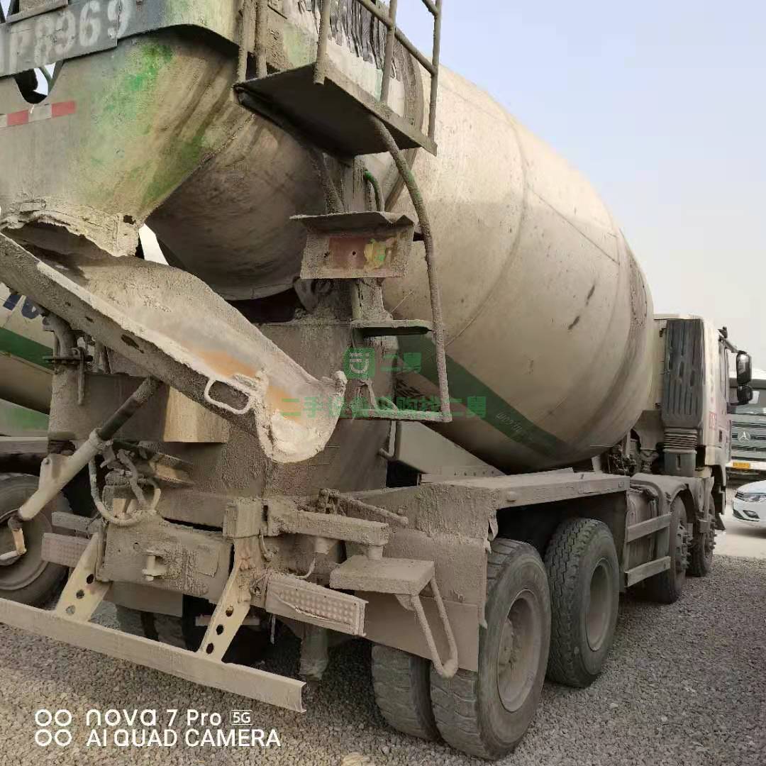 出售一臺18年杰獅輕量化大12方攪拌車，瑞江上裝