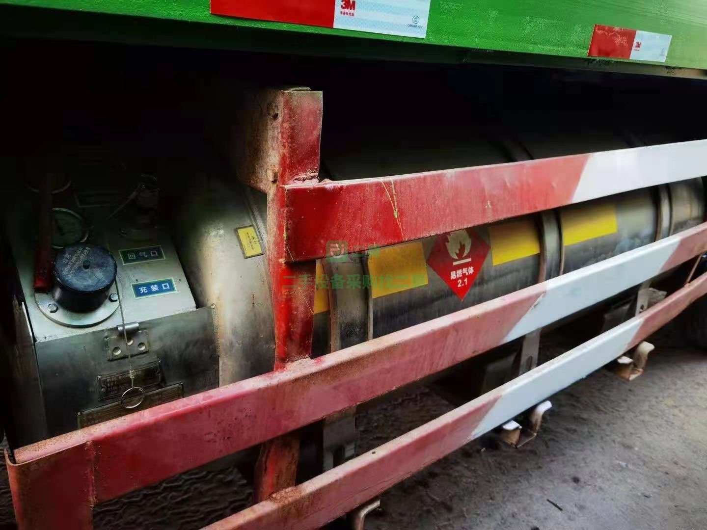 出售一臺純汽貿扣押車準新車自卸車，18年底上牌，天然氣LNG