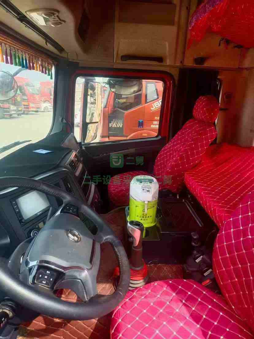 出售19年底德龍X3000牽引車550馬力，雙驅(qū)輕體