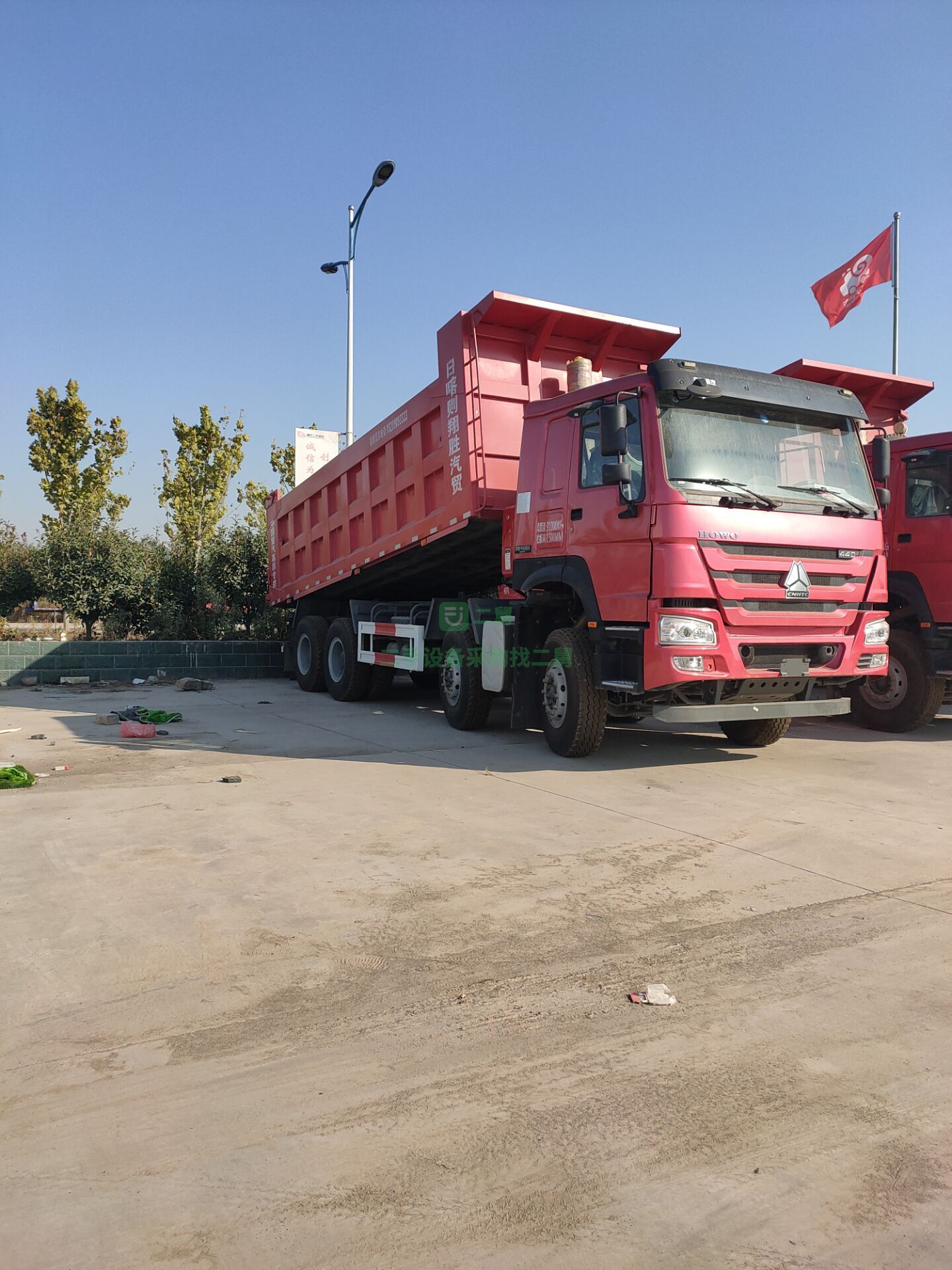 出售二手豪沃重汽后翻自卸車375馬力